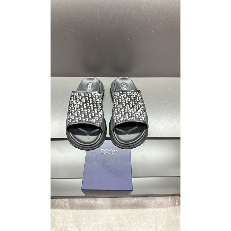 ch**an D*or slippers